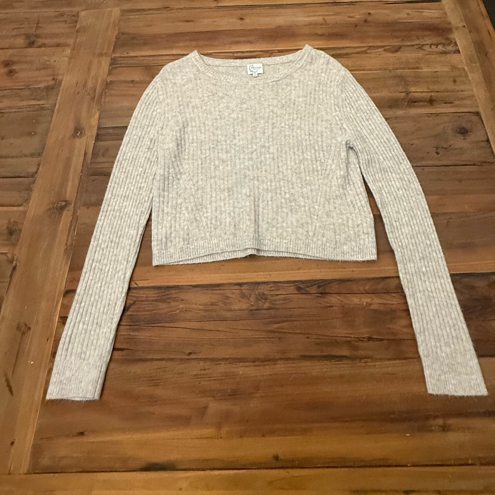 Francesca's Collections Light Gray Ribbed Cropped Sweater - Picture 3 of 7